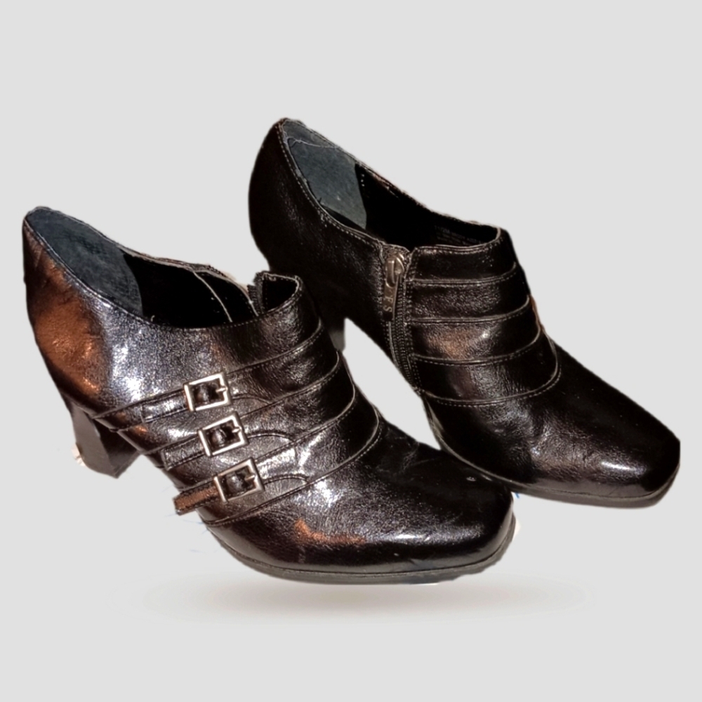 Franco Sarto Triple Buckle Heels Black  Size 7.5
